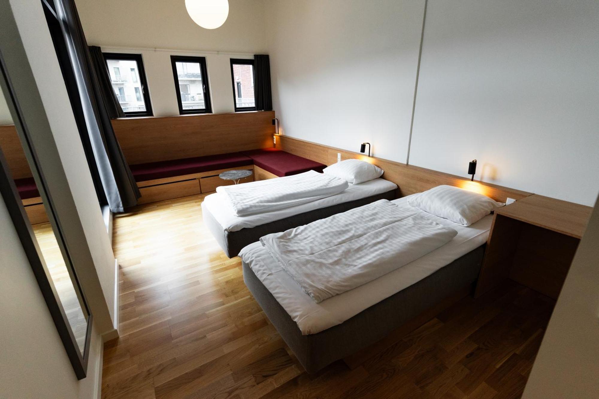 Hostal Roberta's Society